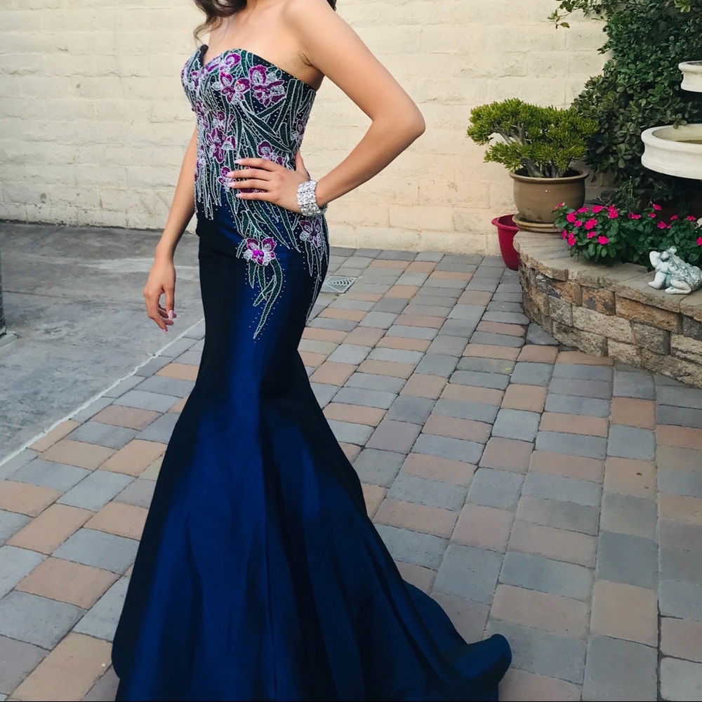 Beautiful Ellie Wilde Blue Night Gown